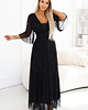 sukienki maxi damskie 654-5 Długa połyskująca sukienka plus size z dekoltem - CZARNA 4