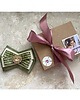 broszki Delikatna Brosza khaki z napisami NEW 8