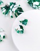 kolczyki z masy plastycznej Zielone matowe kolczyki monstera 1