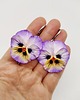 kolczyki z masy plastycznej Kolczyki bratki biało fioletowe wiszące handmade, kwiaty z gliny polimerowej 2
