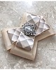 broszki Brosza z trójwymiarową wstążką z diamencikami New 1