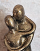 figurki i rzeźby Rzeźba z gipsu, W Twoich Ramionach, złota, wys. 15,2 cm 3