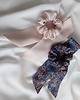 gumki do włosów Gumka do włosów scrunchie Louise z odwiązywaną szarfą 1
