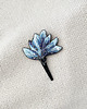 broszki Broszka KWIAT 7 ręcznie haftowana przypinka z koralikami magnolia 3
