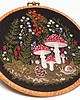 Ozdoby na ścianę Jesienne muchomory,haft w oprawie ok 20 cm średnicy 2