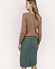 swetry damskie  Dzianinowy sweter z dekoltem w serek - SWE345 mocca MKM 2