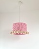 lampy do pokoju dziecka Różowa lampa sufitowa boho z beżowymi pomponami 2