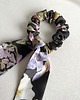gumki do włosów Scrunchie Grey Flores z odwiązywaną szarfą 47 cm 1