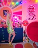 grafiki i ilustracje Retro Plakat LED Neon Astronautka w Ramie Vintage Dekoracja Ścienna 4