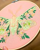 Ozdoby na ścianę Kwiecista ćma floral pink 7