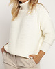 swetry damskie  Obszerny sweter z golfem - SWE246 ecru 2