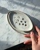 mydelniczki Handmade Ceramiczna Mydelniczka Podłużna z Odpływem Biała z Piegami 1