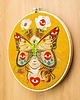 Ozdoby na ścianę Madame Butterfly curry, haft w tamborku 20 cm 5