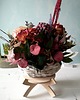 dodatki - różne Stroik flower box z kwiatów w wiklinowym koszyku 4