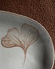 patery i talerze Ręcznie robiony talerz ceramiczny z motywem miłorzębu 2
