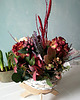 dodatki - różne Stroik flower box z kwiatów w wiklinowym koszyku 6