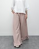 spodnie materiałowe damskie Tkaninowe spodnie boucle z falbankami - Powder pink 3