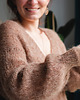 swetry damskie  Sweter Sara na drutach, sweter z alpaki, lekki sweterek, sweter w serek 9