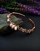 bransoletki wire wrapping Miedziana bransoleta mankietowa z opalem i różowym kwarcem 9