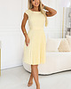 sukienki midi damskie 311-21 LILA Klasyczna plisowana sukienka z krótkim rękawkiem - żółta 3