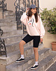bluza bez kaptura damska Bluza oversize z haftem - kobieta 1