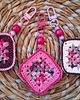 breloki Brelok "Kwadrat Babuni" granny square ciemny róż 2