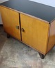 komody Komoda vintage Mid-Century Modern lata 60.  Drewno i szklany blat  Modernizm 7