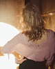 swetry damskie  DELIKATNY Z DEKOLTEM NA PLECACH, różowy 1