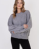 swetry damskie  Oryginalny sweter w warkoczowe wzory - SWE323  szary MKM 2