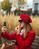 czapki damskie Beret czerwony z czarnymi serduszkami 1