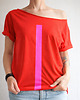 t-shirt damskie Kreska różowa na czerwonym Oversize 1