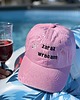 czapki damskie Czapka z daszkiem różowa z haftem "Zaraz wracam" 1