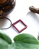 wisiory Bordowy wisiorek kwadrat z żywicy epoksydowej 2,7 cm handmade 2