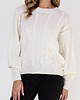 swetry damskie  Oryginalny sweter w warkoczowe wzory - SWE323 ecru MKM 1
