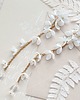 Biżuteria ślubna Złote Kolczyki ślubne z kwiatami - LILA białe 2