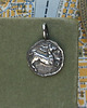 wisiory Zawieszka srebrna moneta z biegnącym koniem 1