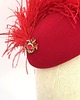 kapelusze damskie MABEL czerwony toczek z filcu z piórami 3