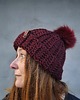 czapki damskie Ciepła czapka szydełkowa Bordo z pomponem 3