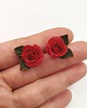 kolczyki z masy plastycznej Kolczyki sztyfty bordowe kwiaty z zielonymi listkami handmade 3