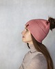 czapki damskie Różowa czapka merino z odczepianym pomponem 3