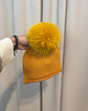 ubrania różne Wiskozowa czapka z pomponem Giallo 3