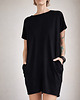 sukienki midi damskie Sukienka tshirt oversize Czarna Kieszenie 1