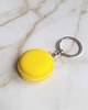 breloki Zółty brelok makaronik z modeliny 2