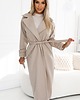 płaszcze damskie 568-1 Ciepły płaszcz kieszeniami i wiązaniem w pasie - beżowy 1