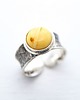 pierścionki - różne Srebrny pierścionek z bursztynem białym 3