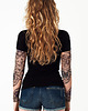 t-shirt damskie Czarny t-shirt damski z tatuażami Subtle India 3