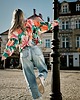 bluza bez kaptura damska In Bloom / bawełniana bluza z kwiecistym printem 1