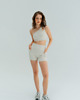 szorty damskie Szorty damskie do jogi i fitness z kieszeniami GLAM - creamy white 1