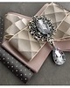 broszki Brosza z trójwymiarową wstążką z diamencikami New 7