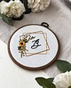 obrazy Monogram na ścianę, haftowany tamborek na prezent, obrazek z literą 3